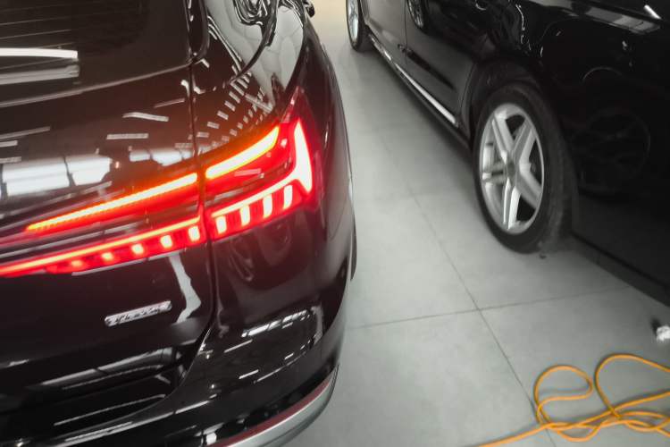Used Audi A6 2021 allroad quattro Explorer 55 TFSI Prestige Off-Road Model Exterior 3