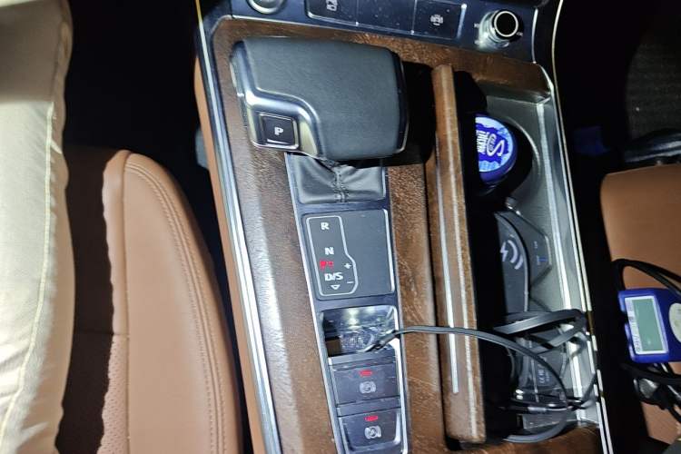 Used Audi A6 2021 allroad quattro Explorer 55 TFSI Prestige Off-Road Model Gear Lever