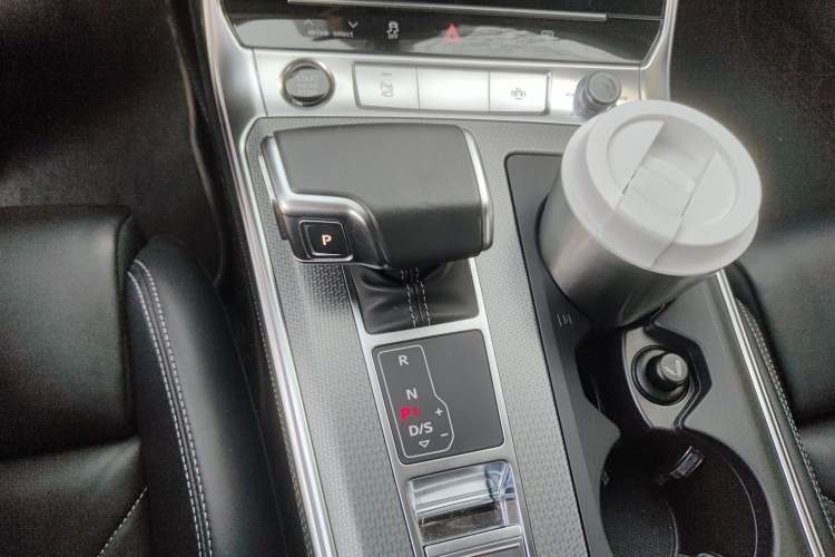 Used Audi A6 2021 allroad quattro Explorer 55 TFSI Prestige Off-Road Model Gear Lever