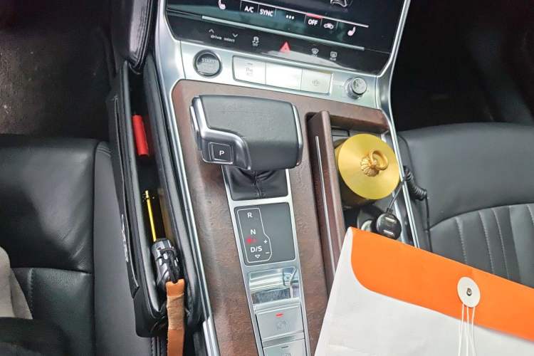 Used Audi A6 2021 allroad quattro Explorer 55 TFSI Prestige Off-Road Model Gear Lever