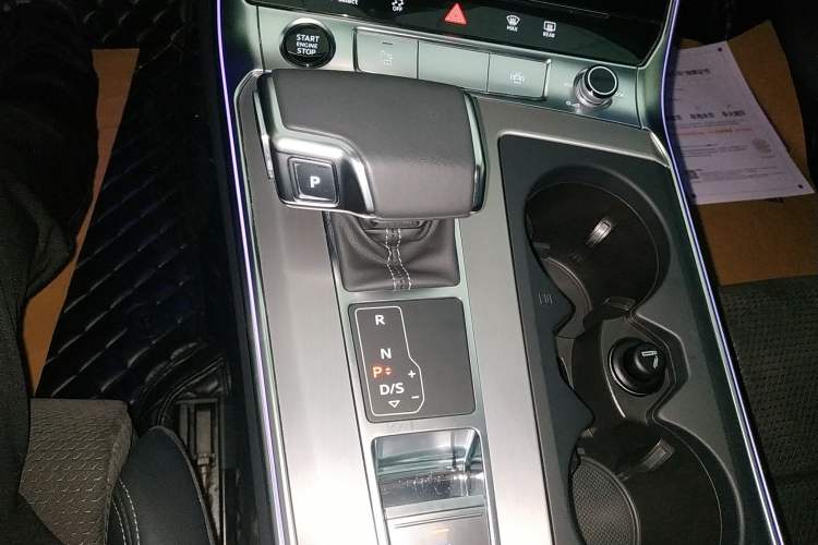 Used Audi A6 2021 Avant Pioneer 45 TFSI Star Edition Gear Lever