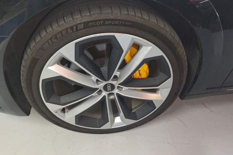 Used Audi A6 2021 allroad quattro Explorer 55 TFSI Prestige Off-Road Model Left Front Wheel Hub