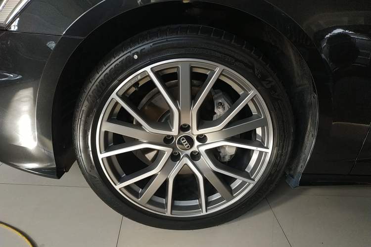 Used Audi A6 2021 Avant Pioneer 45 TFSI Star Edition Left Front Wheel Hub