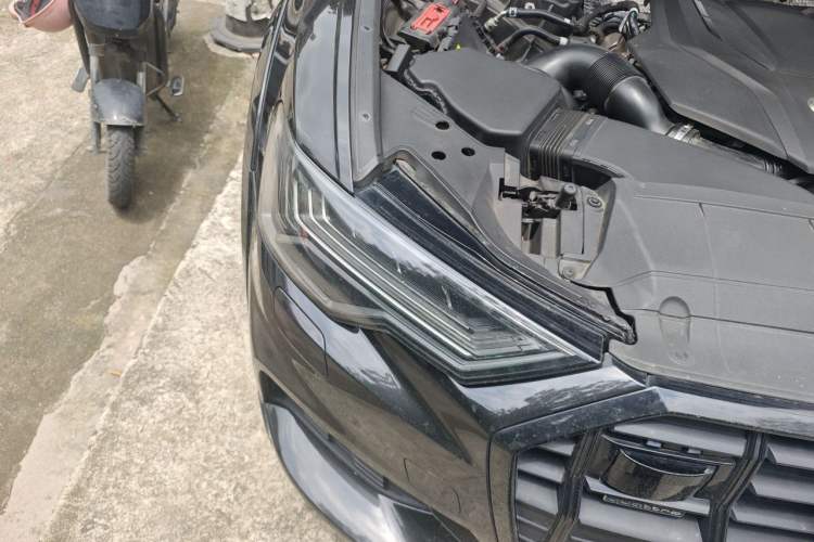 Used Audi A6 2021 allroad quattro Explorer 55 TFSI Prestige Off-Road Model Right Front Headlight