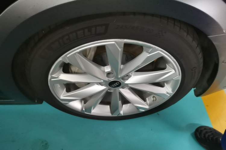 Used Audi A6 2021 allroad quattro Explorer 55 TFSI Prestige Off-Road Model Right Front Wheel Hub