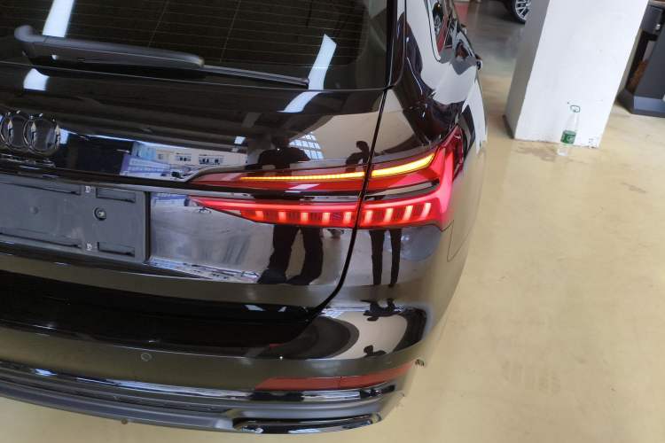 Used Audi A6 2021 Avant Avant-garde 45 TFSI Prestige Dynamic Edition Right Rear Taillight