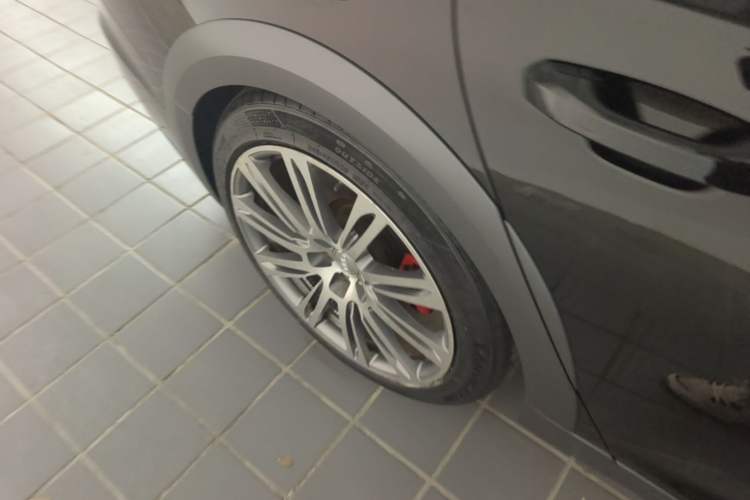Used Audi A6 2021 allroad quattro Explorer 55 TFSI Prestige Off-Road Model Right Rear Wheel Hub