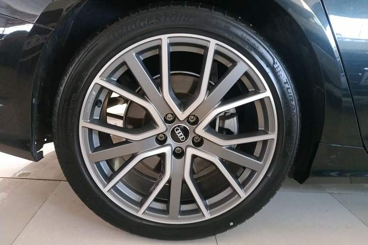 Used Audi A6 2021 Avant Pioneer 45 TFSI Star Edition Right Rear Wheel Hub