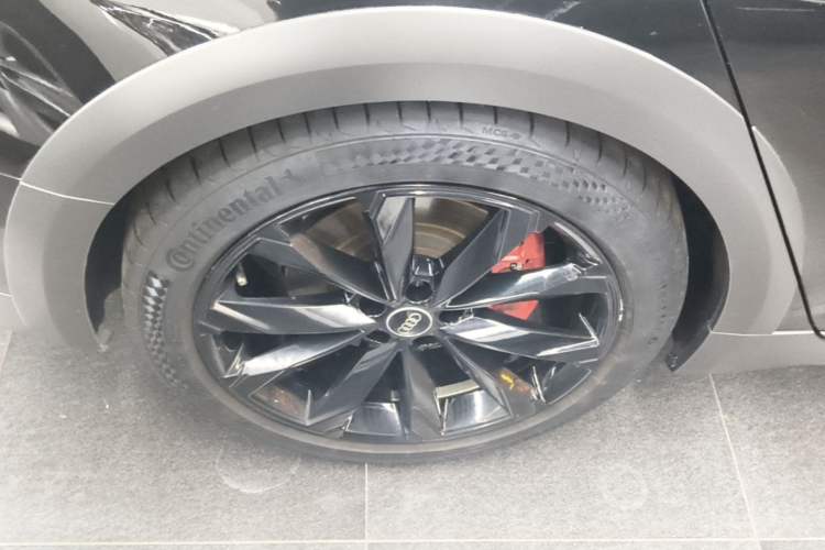 Used Audi A6 2021 allroad quattro Explorer 55 TFSI Prestige Off-Road Model Right Rear Wheel Hub