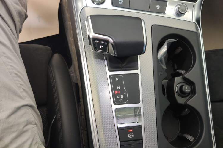 Used Audi A6 2021 Avant Avant-garde 45 TFSI Prestige Dynamic Edition Gear Lever