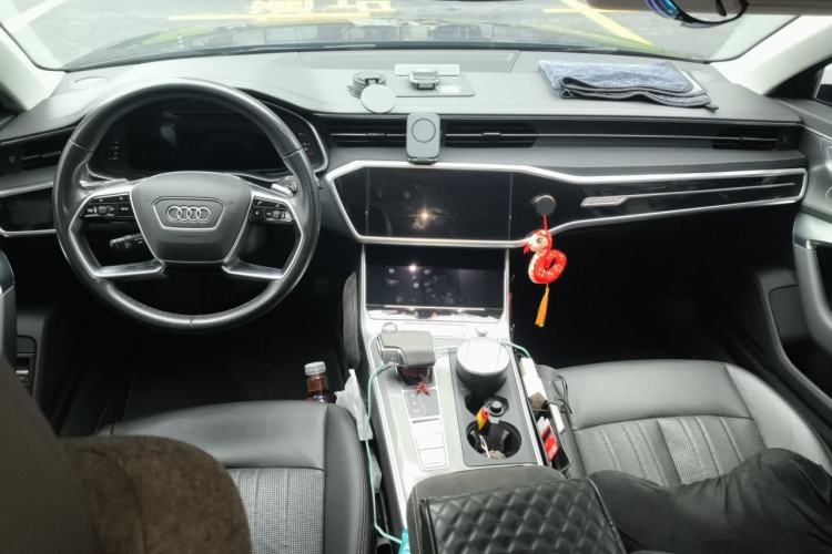 Used Audi A6 2021 allroad quattro Explorer 55 TFSI Prestige Off-Road Model Center Console