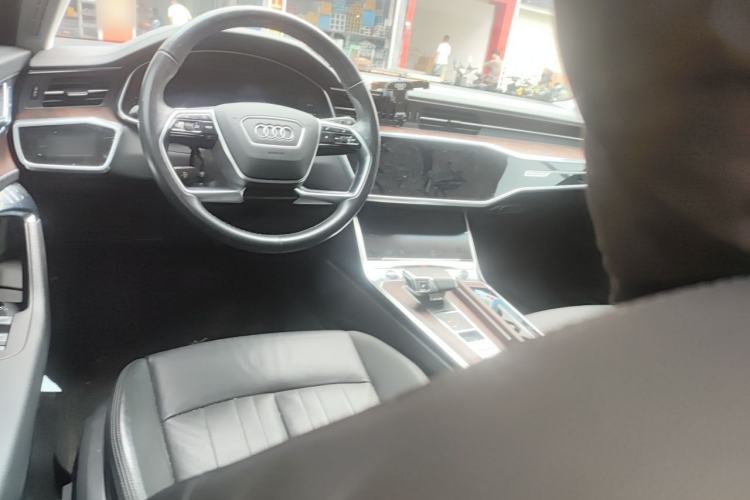 Used Audi A6 2021 allroad quattro Explorer 55 TFSI Prestige Off-Road Model Center Console