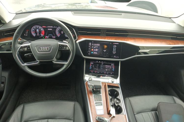 Used Audi A6 2021 allroad quattro Explorer 55 TFSI Prestige Off-Road Model Center Console