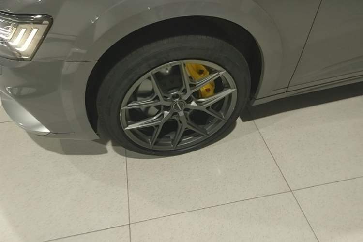 Used Audi A6 2021 allroad quattro Explorer 55 TFSI Prestige Off-Road Model Left Front Wheel Hub