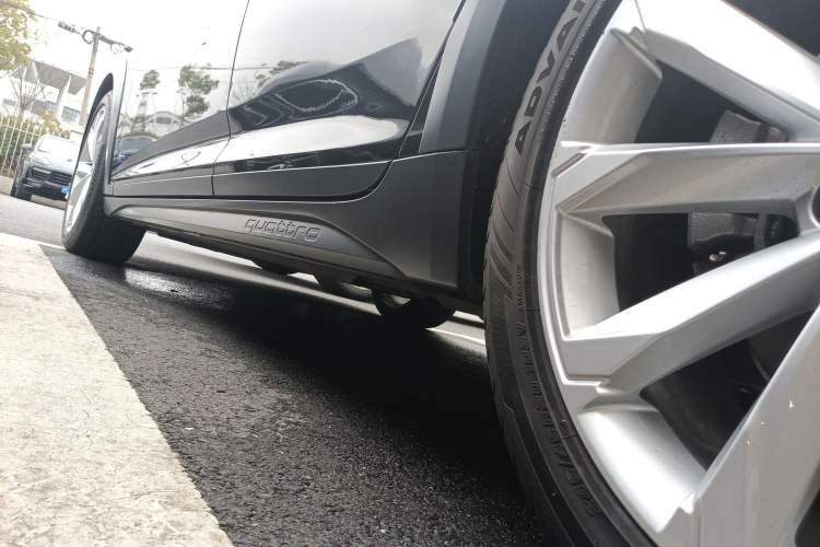 Used Audi A6 2021 allroad quattro Explorer 55 TFSI Prestige Off-Road Model Left Side Sill