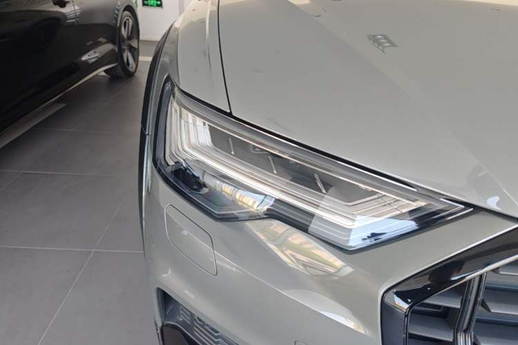 Used Audi A6 2021 allroad quattro Explorer 55 TFSI Prestige Off-Road Model Right Front Headlight