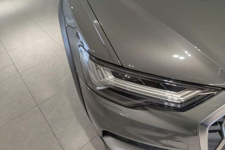 Used Audi A6 2021 allroad quattro Explorer 55 TFSI Prestige Off-Road Model Right Front Headlight