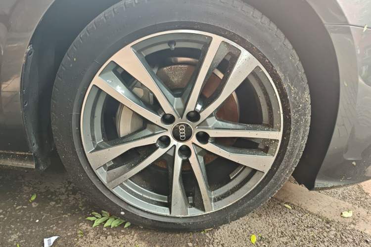 Used Audi A6  Right Front Wheel Hub