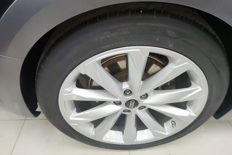 Used Audi A6 2021 allroad quattro Explorer 55 TFSI Prestige Off-Road Model Right Rear Wheel Hub