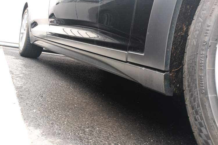 Used Audi A6 2021 allroad quattro Explorer 55 TFSI Prestige Off-Road Model Right Side Sill