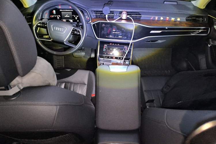 Used Audi A6 2021 allroad quattro Explorer 55 TFSI Prestige Off-Road Model Center Console