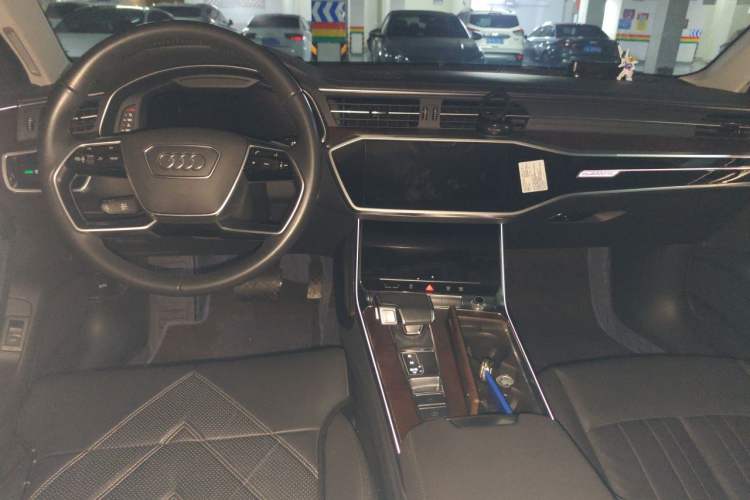Used Audi A6 2021 allroad quattro Explorer 55 TFSI Prestige Off-Road Model Center Console