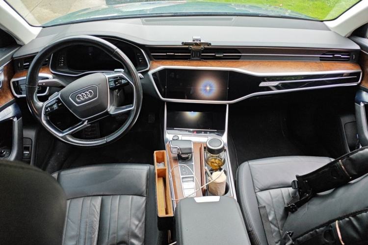 Used Audi A6 2021 allroad quattro Explorer 55 TFSI Prestige Off-Road Model Center Console