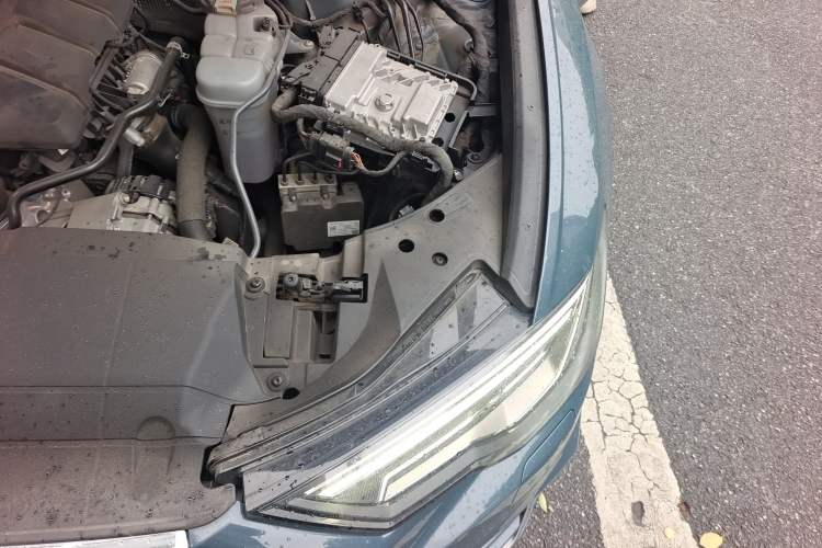 Used Audi A6 2021 Avant Avant-garde 45 TFSI Prestige Dynamic Edition Engine Bay Left