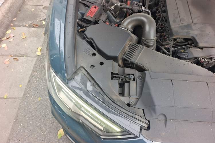 Used Audi A6 2021 Avant Avant-garde 45 TFSI Prestige Dynamic Edition Engine Bay Right