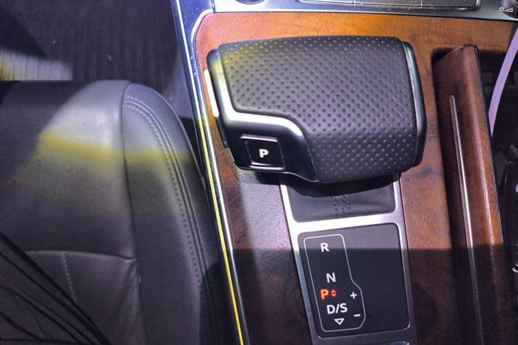 Used Audi A6 2021 allroad quattro Explorer 55 TFSI Prestige Off-Road Model Gear Lever