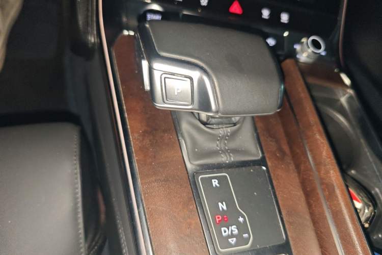 Used Audi A6 2021 allroad quattro Explorer 55 TFSI Prestige Off-Road Model Gear Lever