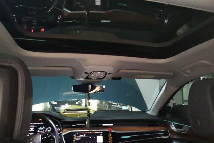 Used Audi A6 2021 allroad quattro Explorer 55 TFSI Prestige Off-Road Model Headliner