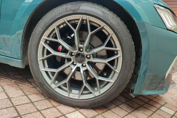 Used Audi A6 2021 allroad quattro Explorer 55 TFSI Prestige Off-Road Model Right Front Wheel Hub