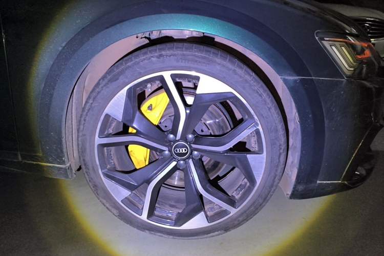 Used Audi A6 2021 allroad quattro Explorer 55 TFSI Prestige Off-Road Model Right Front Wheel Hub