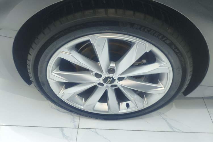 Used Audi A6 2021 allroad quattro Explorer 55 TFSI Prestige Off-Road Model Right Rear Wheel Hub