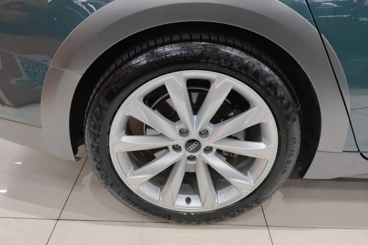 Used Audi A6 2021 allroad quattro Explorer 55 TFSI Prestige Off-Road Model Right Rear Wheel Hub