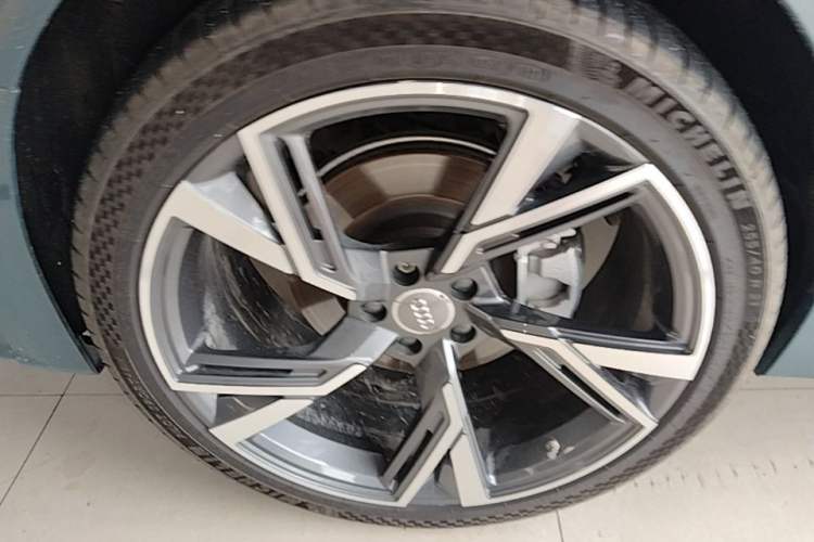 Used Audi A6 2021 allroad quattro Explorer 55 TFSI Prestige Off-Road Model Right Rear Wheel Hub