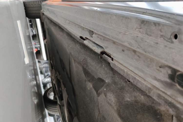 Used Audi A6 2021 allroad quattro Explorer 55 TFSI Prestige Off-Road Model Right Side Sill
