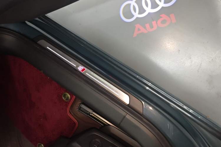 Used Audi A6 2021 Avant Avant-garde 45 TFSI Prestige Dynamic Edition Right Side Sill