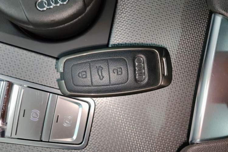 Used Audi A6 2021 allroad quattro Explorer 55 TFSI Prestige Off-Road Model Vehicle Key