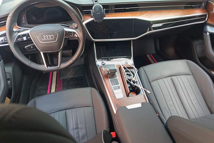 Used Audi A6 2021 allroad quattro Explorer 55 TFSI Prestige Off-Road Model Center Console