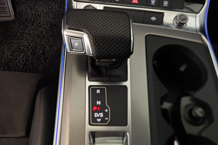 Used Audi A6 2021 Avant Avant-garde 45 TFSI Prestige Dynamic Edition Gear Lever