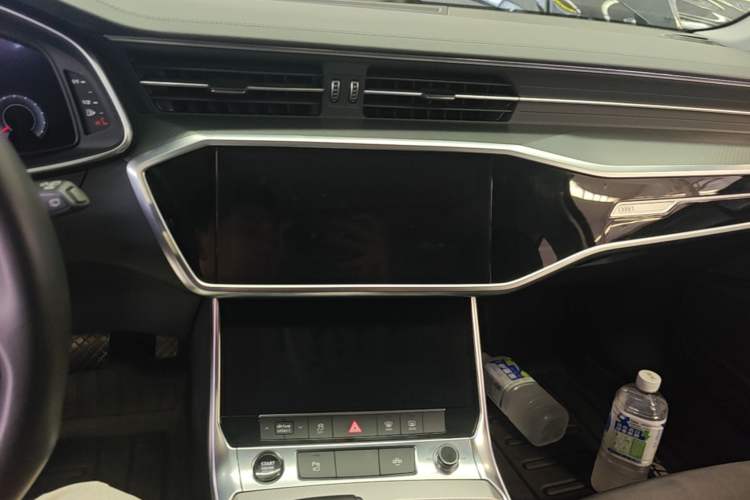Used Audi A6 2022 Avant Futurist 45 TFSI Prestige Dynamic Edition Audio And AC Panel