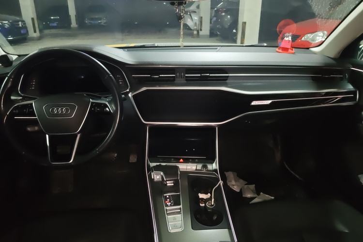 Used Audi A6 2022 allroad quattro Explorer 55 TFSI Prestige Off-Road Model Center Console