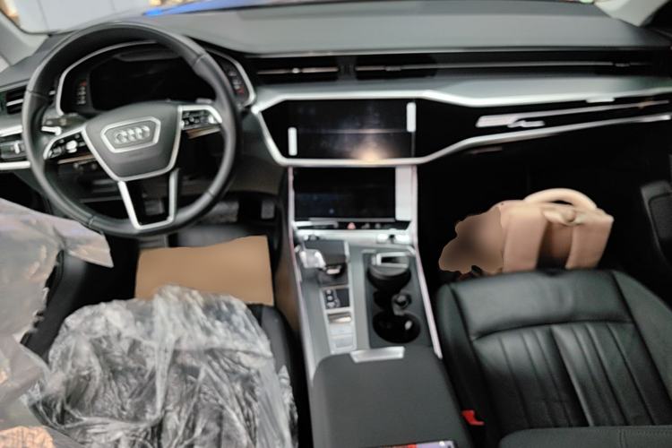 Used Audi A6 2022 allroad quattro Explorer 55 TFSI Prestige Off-Road Model Center Console