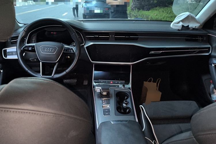 Used Audi A6 2022 Avant Futurist 45 TFSI Prestige Dynamic Edition Center Console