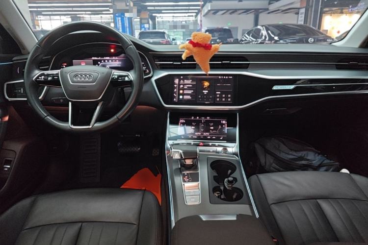Used Audi A6 2022 allroad quattro Explorer 55 TFSI Prestige Off-Road Model Center Console