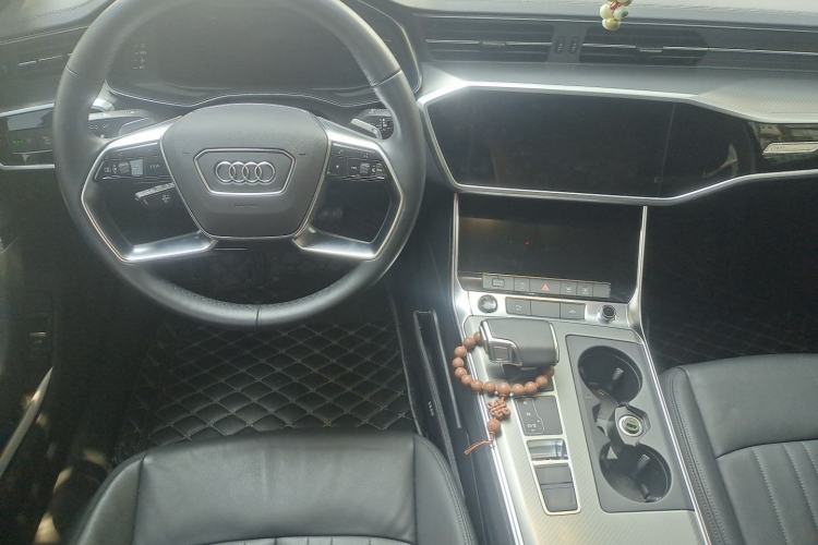 Used Audi A6 2022 Avant Futurist 40 TFSI Luxury Dynamic Model Center Console