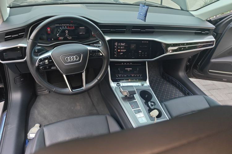 Used Audi A6 2022 allroad quattro Explorer 55 TFSI Prestige Off-Road Model Center Console
