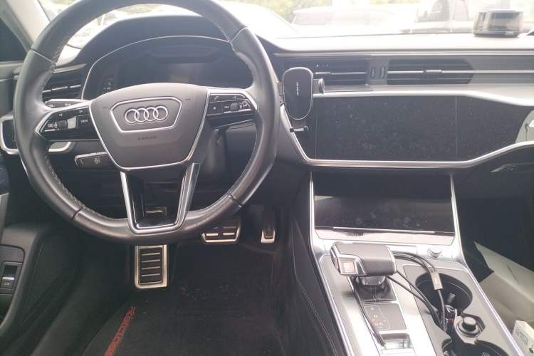 Used Audi A6 2022 allroad quattro Explorer 55 TFSI Prestige Off-Road Model Center Console